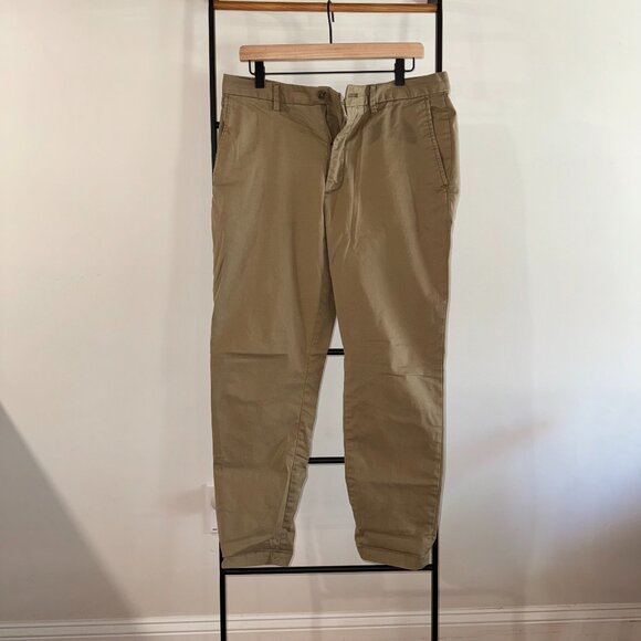 Banana Republic Athletic Fit Lived-In Chino - Picture 1 of 3
